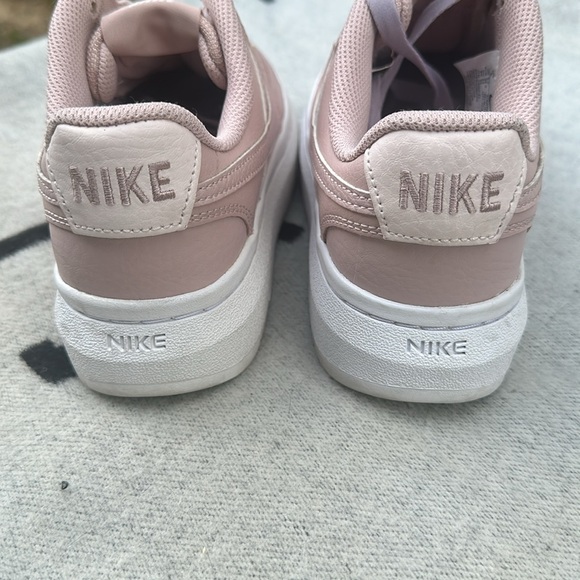 Women’s Nike Court Vision Pink ALTA LTHR PINK SZ 6 - Picture 2 of 7